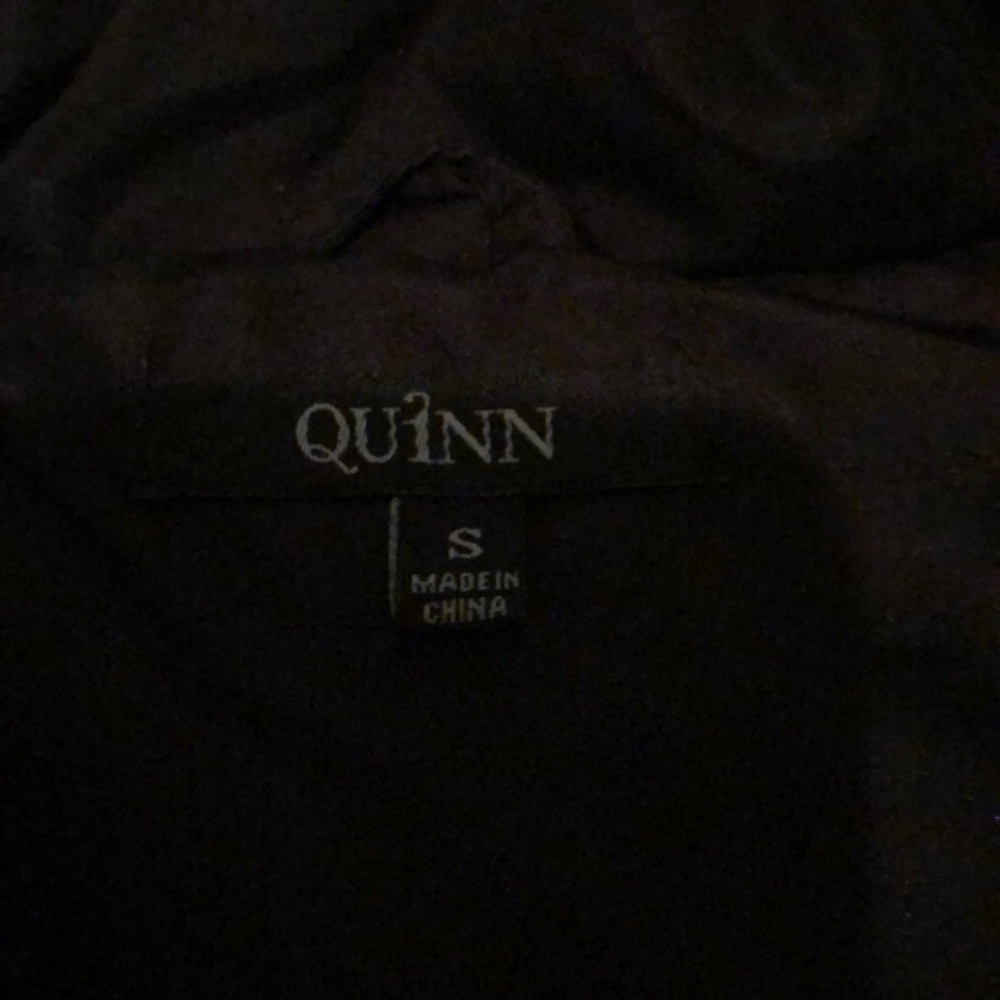 Quilted vest with gold accents - Picture 2 of 5